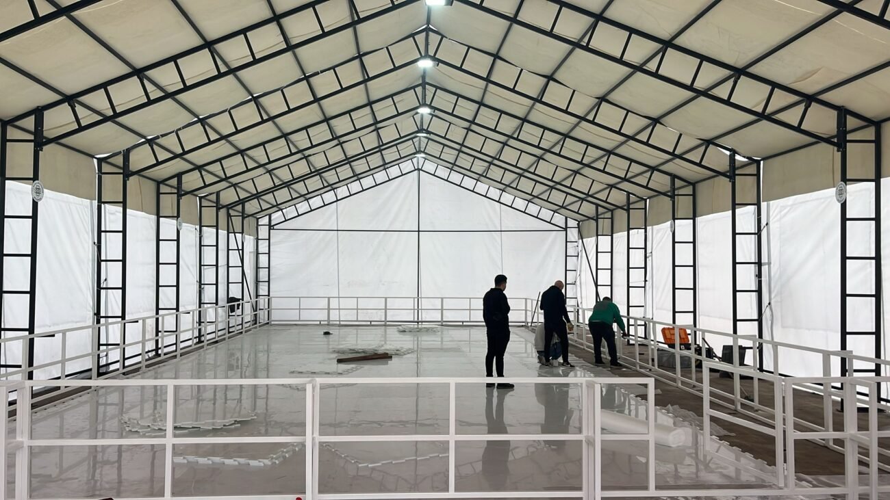 Muğla Büyükşehir Belediyesi Buz Pisti için Çadır Kurulumu Tamamlandı. 2 Muğla Büyükşehir Belediyesi Buz Pisti Çadır Kurulumu